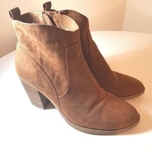 Universal Thread Boots